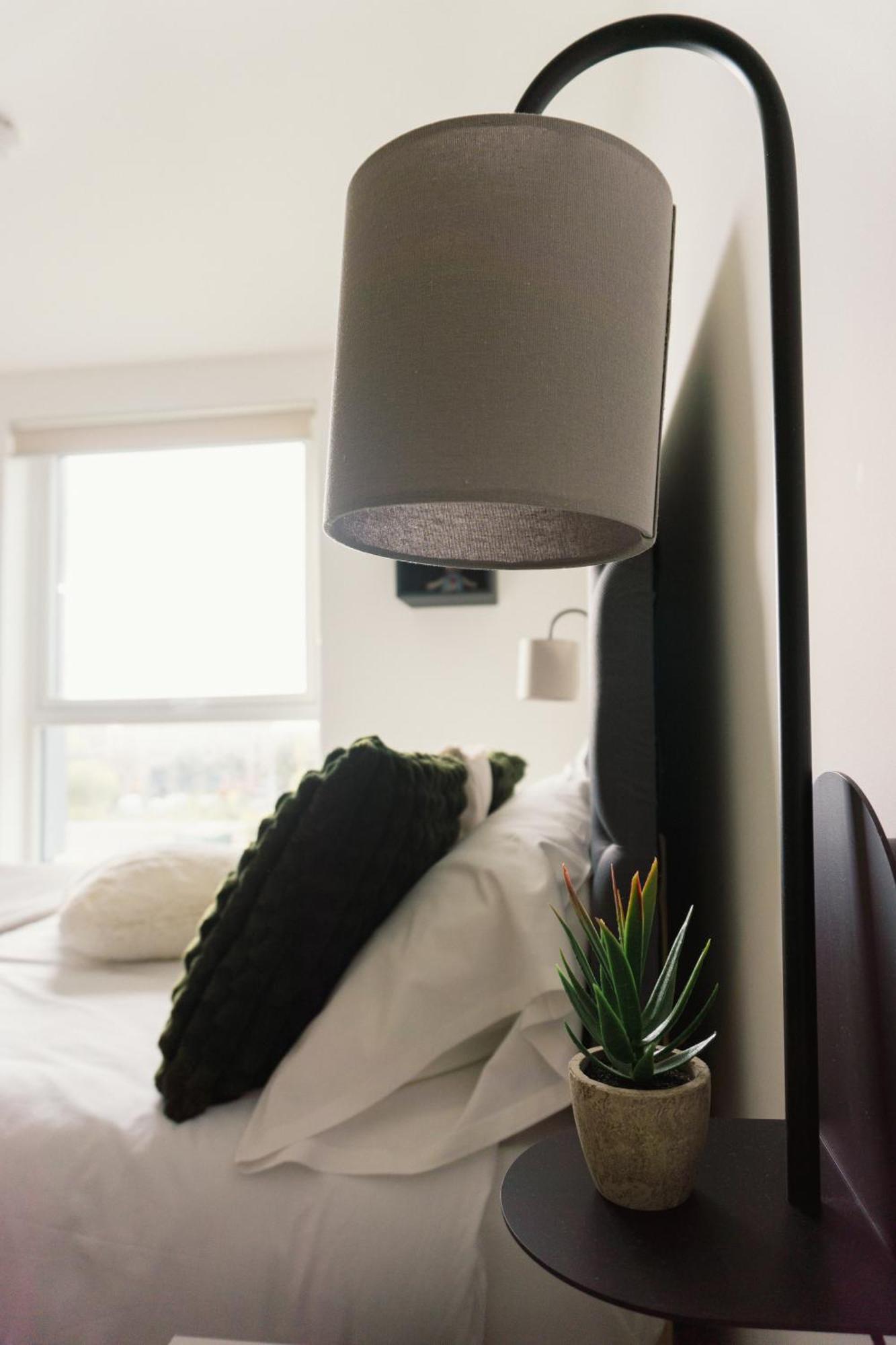 Manchester'S Luxurious 2-Bed Haven With Balcony - Canal Views & Proximity To Manchester United 외부 사진